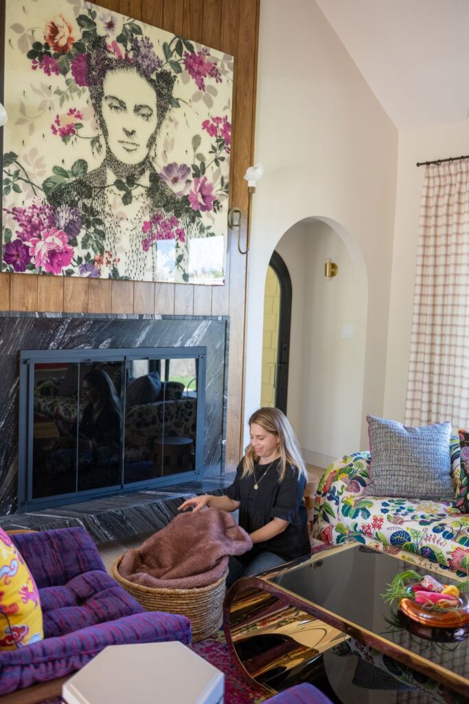 Decluttered guest room with clean surfaces and fresh linens for a welcoming space.