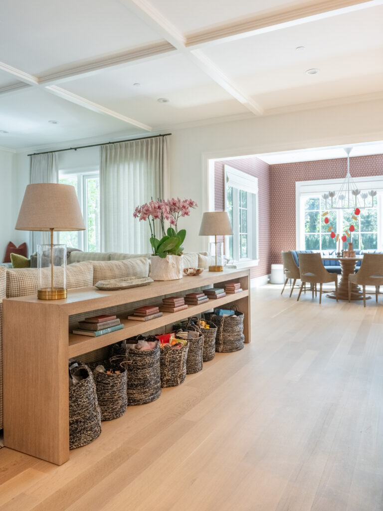 Luxury move manager DC coordinating a seamless setup for a vacation house